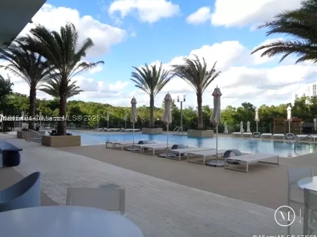 1-bedroom condo for sale in North Miami Beach - 16385 Biscayne Blvd 702 - MondialRealty