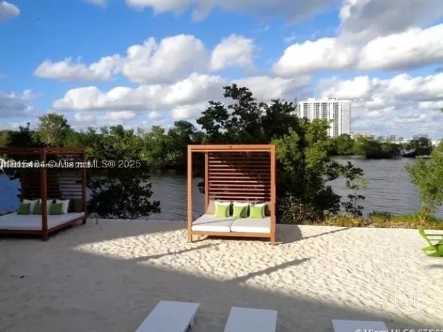 1-bedroom condo for sale in North Miami Beach - 16385 Biscayne Blvd 702 - MondialRealty