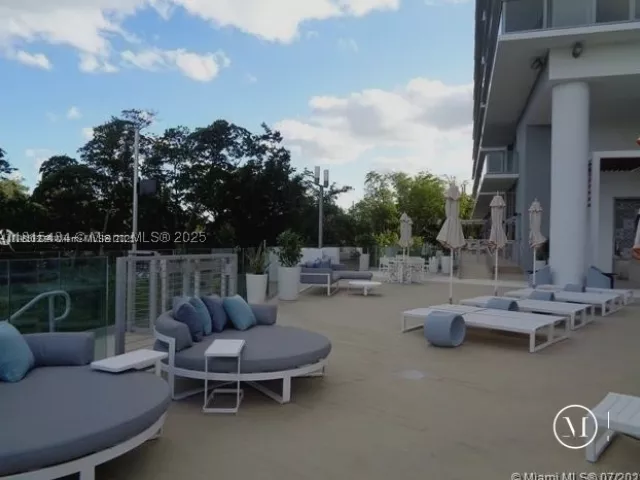 1-bedroom condo for sale in North Miami Beach - 16385 Biscayne Blvd 702 - MondialRealty