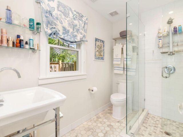 Home for sale at 216 Lakeland Drive - photo 6120058