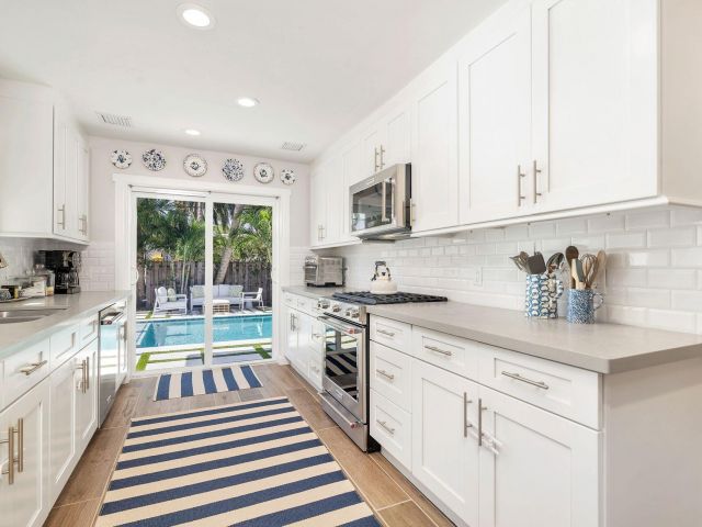 Home for sale at 216 Lakeland Drive - photo 6120062