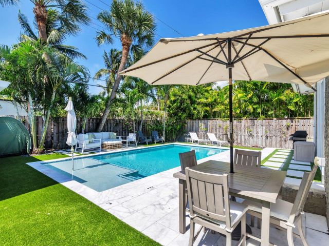 Home for sale at 216 Lakeland Drive - photo 6120075