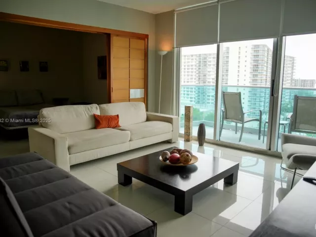 1-bedroom condo for sale in Hollywood - 4001 S Ocean Dr 11A - MondialRealty