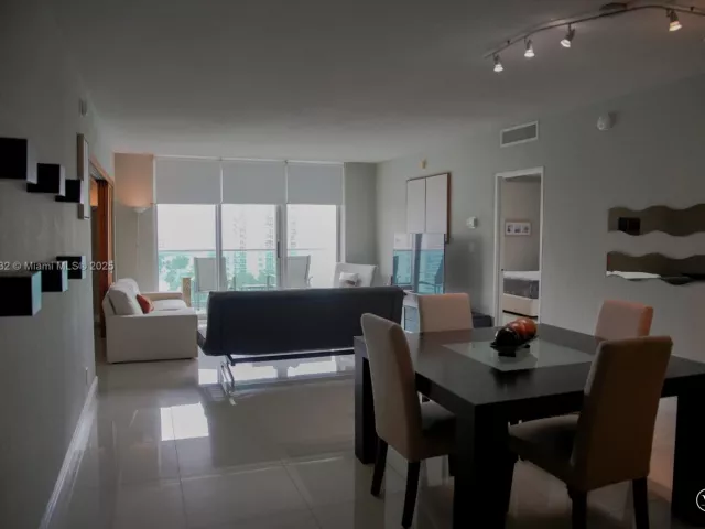 1-bedroom condo for sale in Hollywood - 4001 S Ocean Dr 11A - MondialRealty