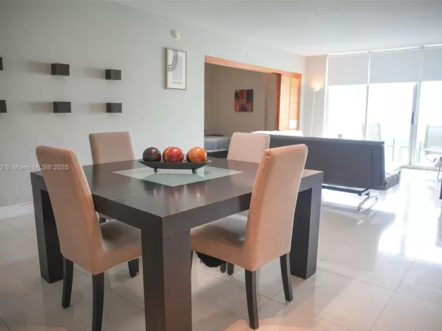 1-bedroom condo for sale in Hollywood - 4001 S Ocean Dr 11A - MondialRealty