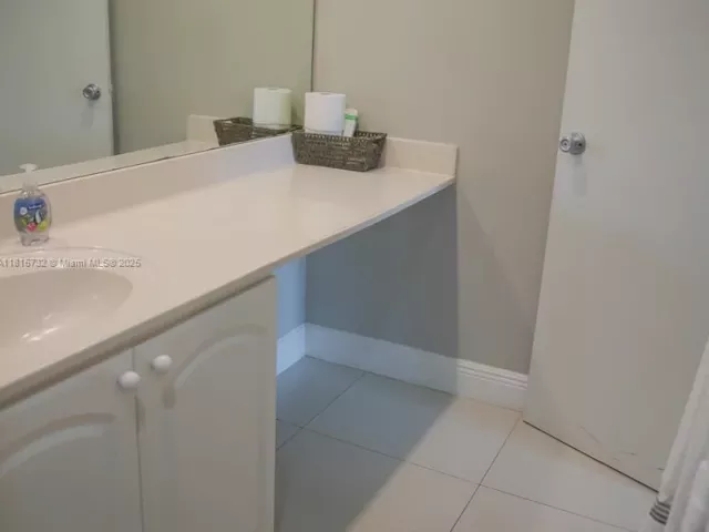 1-bedroom condo for sale in Hollywood - 4001 S Ocean Dr 11A - MondialRealty