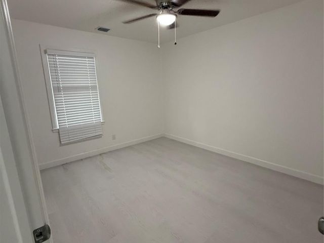 Home for rent at 626 37th St - photo 6135672