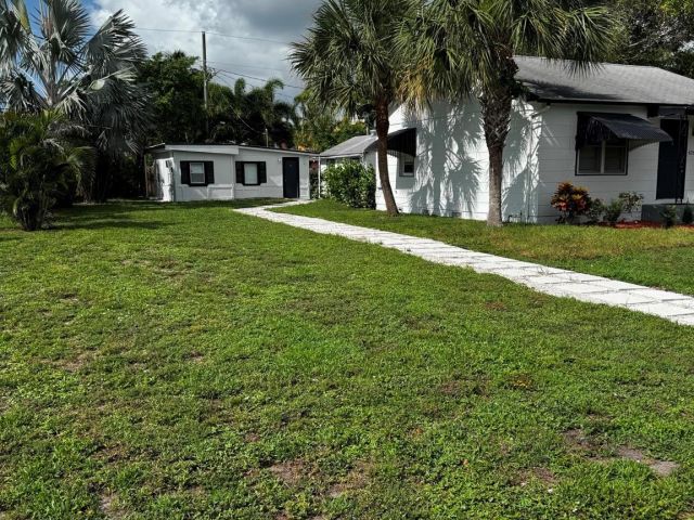 Home for rent at 626 37th St - photo 6135674