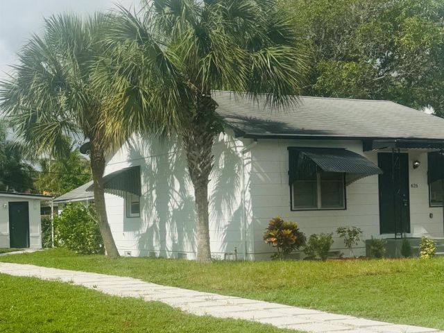 Home for rent at 626 37th St - photo 6135675