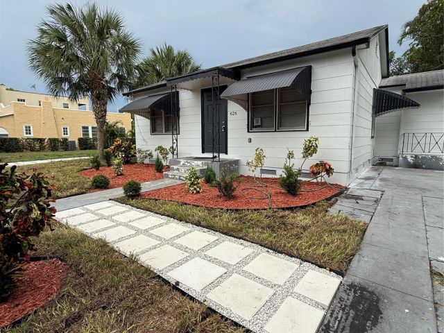 Home for rent at 626 37th St - photo 6135676