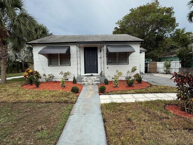 Home for rent at 626 37th St - photo 6135677