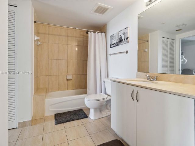 Apartment for sale  Unit #4604 - photo 6124157
