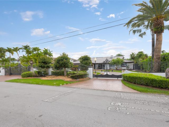 Home for sale at 2840 SW 128th Ave - photo 6152502