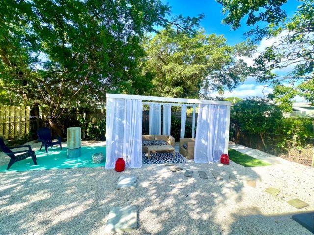 Home for rent at 8280 NE 1st Pl - photo 6132811