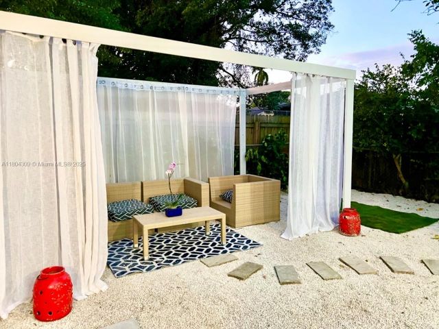 Home for rent at 8280 NE 1st Pl - photo 6132812