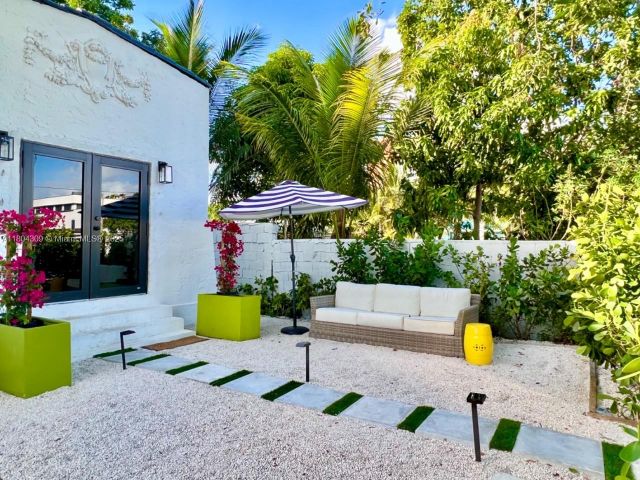 Home for rent at 8280 NE 1st Pl - photo 6132813