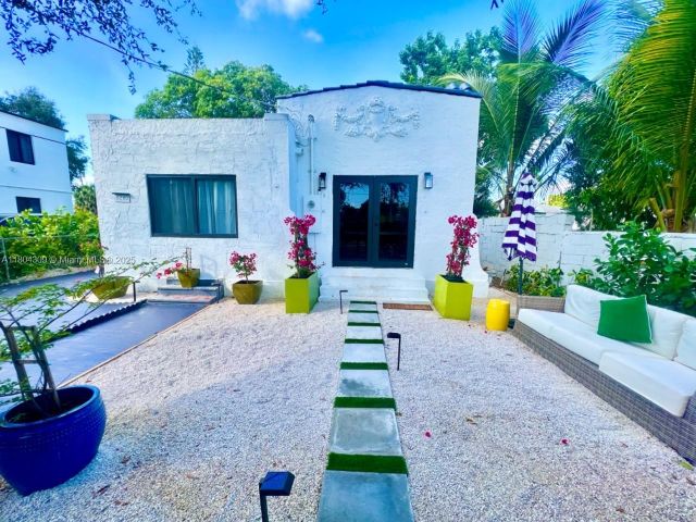 Home for rent at 8280 NE 1st Pl - photo 6132815