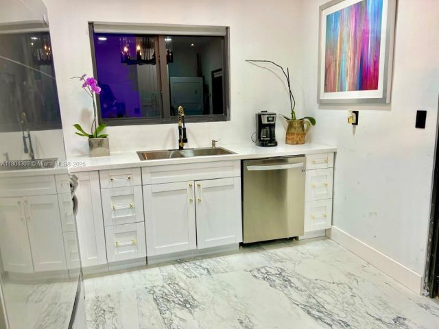 Home for rent at 8280 NE 1st Pl - photo 6132816