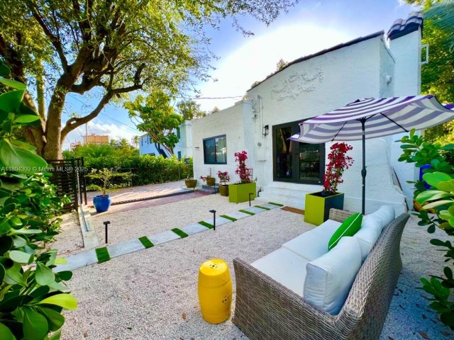 Home for rent at 8280 NE 1st Pl - photo 6132819