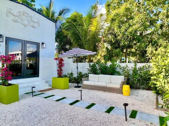 Home for rent at 8280 NE 1st Pl - photo 6132820