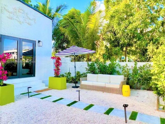 Home for rent at 8280 NE 1st Pl - photo 6132821