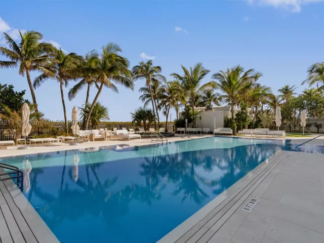 3-bedroom condo for sale in Miami Beach - 6365 Collins Ave 2403 - MondialRealty