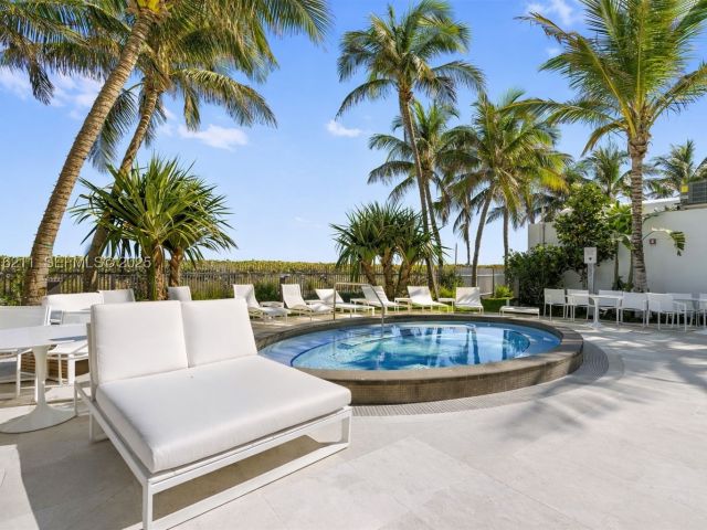3-bedroom condo for sale in Miami Beach - 6365 Collins Ave 2403 - MondialRealty