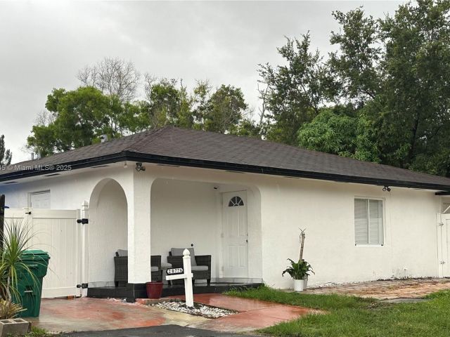 Home for sale at 20776 NW 41st Ave Rd - photo 6118931