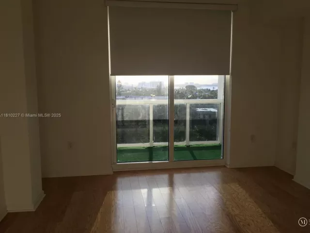 1-bedroom condo for sale in Bal Harbour - 10275 Collins Ave 628 - MondialRealty