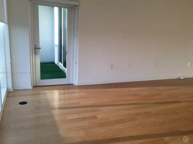 1-bedroom condo for sale in Bal Harbour - 10275 Collins Ave 628 - MondialRealty