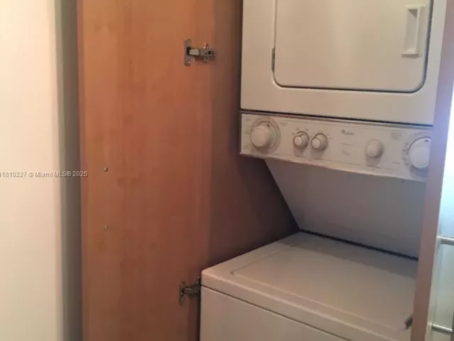 1-bedroom condo for sale in Bal Harbour - 10275 Collins Ave 628 - MondialRealty