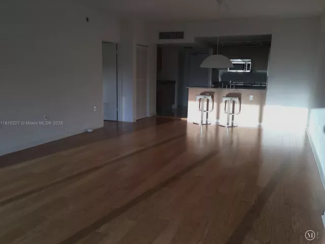 1-bedroom condo for sale in Bal Harbour - 10275 Collins Ave 628 - MondialRealty