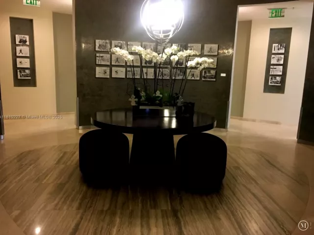 1-bedroom condo for sale in Bal Harbour - 10275 Collins Ave 628 - MondialRealty