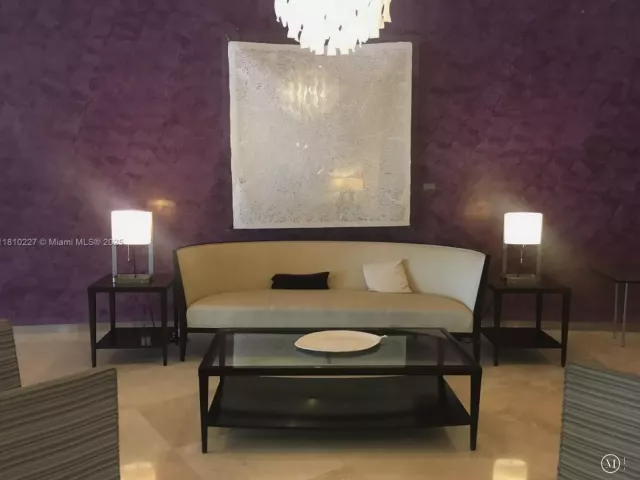 1-bedroom condo for sale in Bal Harbour - 10275 Collins Ave 628 - MondialRealty