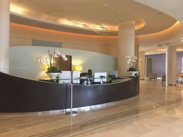 1-bedroom condo for sale in Bal Harbour - 10275 Collins Ave 628 - MondialRealty