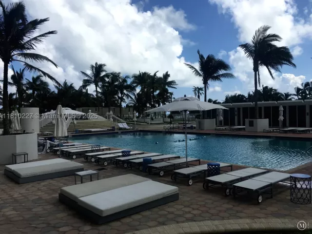 1-bedroom condo for sale in Bal Harbour - 10275 Collins Ave 628 - MondialRealty