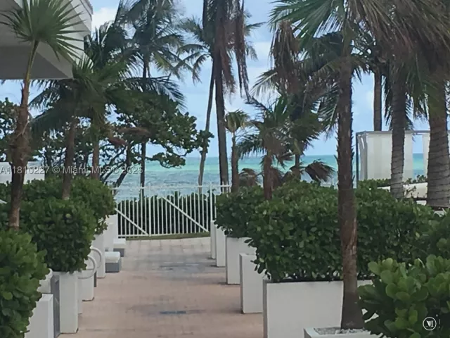 1-bedroom condo for sale in Bal Harbour - 10275 Collins Ave 628 - MondialRealty