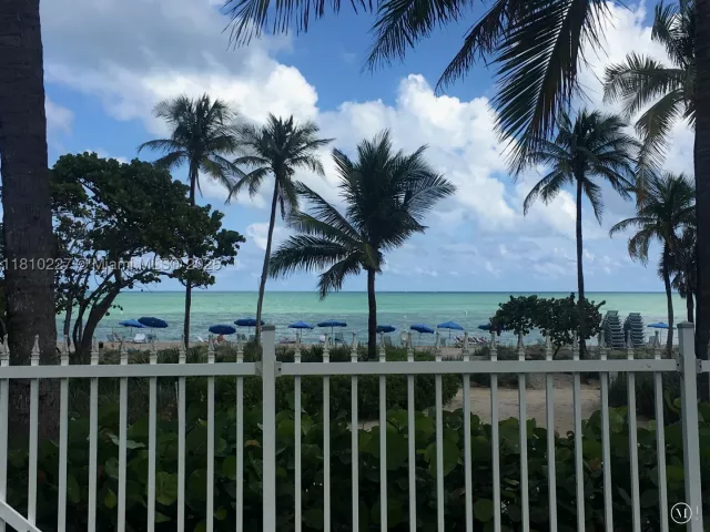 1-bedroom condo for sale in Bal Harbour - 10275 Collins Ave 628 - MondialRealty