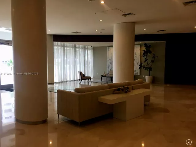 1-bedroom condo for sale in Bal Harbour - 10275 Collins Ave 628 - MondialRealty