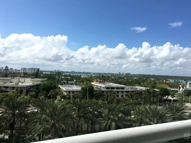 1-bedroom condo for sale in Bal Harbour - 10275 Collins Ave 628 - MondialRealty