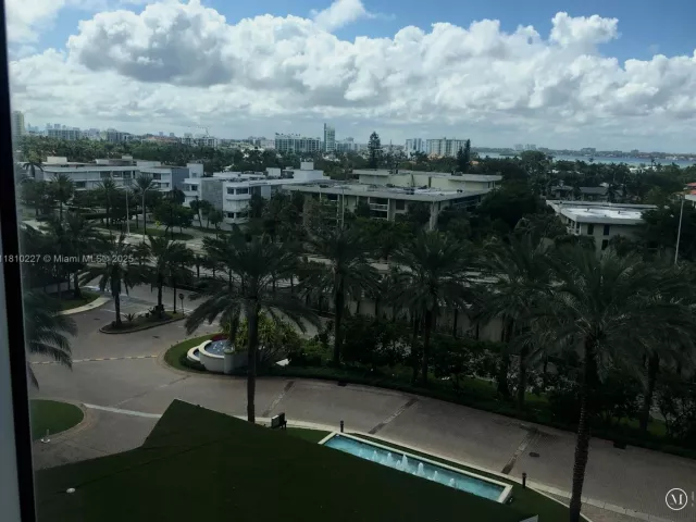 1-bedroom condo for sale in Bal Harbour - 10275 Collins Ave 628 - MondialRealty