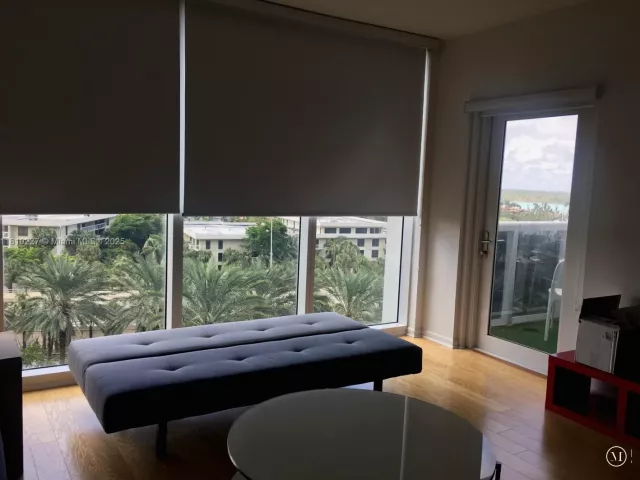 1-bedroom condo for sale in Bal Harbour - 10275 Collins Ave 628 - MondialRealty