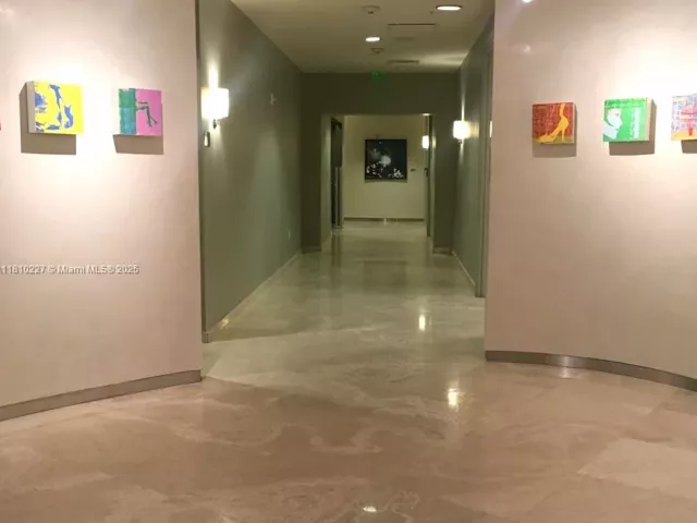 1-bedroom condo for sale in Bal Harbour - 10275 Collins Ave 628 - MondialRealty