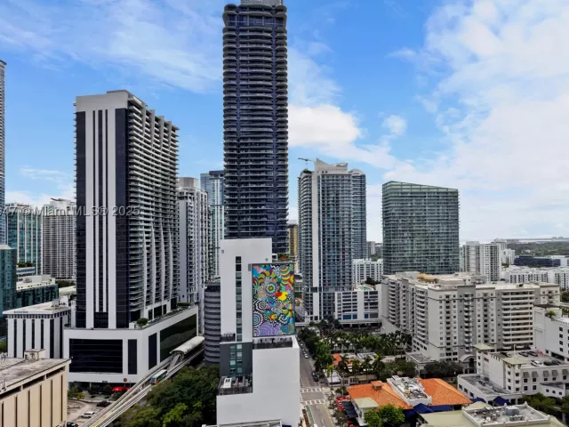 3-bedroom condo for sale in Miami - 801 S Miami Ave 2201 - MondialRealty