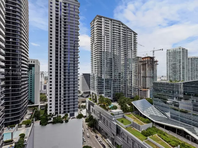 3-bedroom condo for sale in Miami - 801 S Miami Ave 2201 - MondialRealty