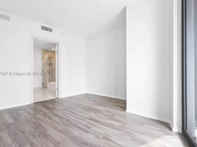 3-bedroom condo for sale in Miami - 801 S Miami Ave 2201 - MondialRealty