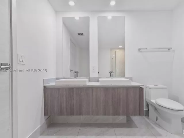 3-bedroom condo for sale in Miami - 801 S Miami Ave 2201 - MondialRealty