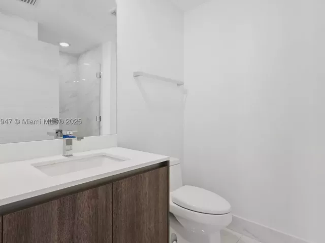 3-bedroom condo for sale in Miami - 801 S Miami Ave 2201 - MondialRealty