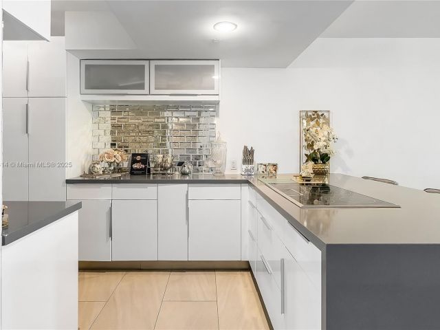 Apartment for sale  Unit #2208 - photo 6121345