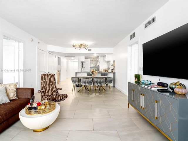 Apartment for sale  Unit #2208 - photo 6121348